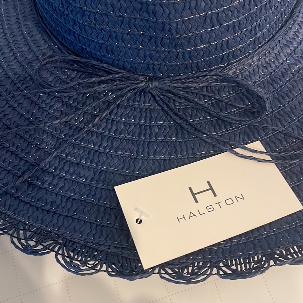 Hat’s on trend this fall! ☀️NWT Halston Style Hat